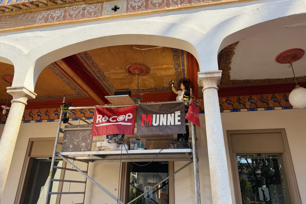 Reforma de la façana posterior de la Casa de Cal Figarot i restauració dels sostres